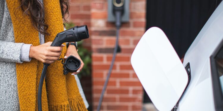 Venta de autos eléctricos alcanza récord global en 2021