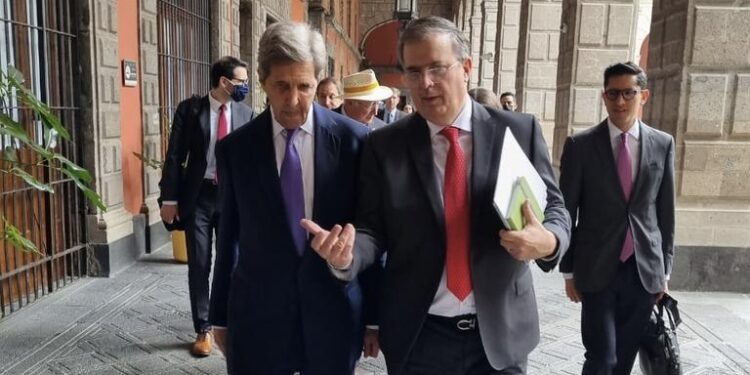Ve Kerry “una nueva oportunidad para todos” en el sector energético mexicano