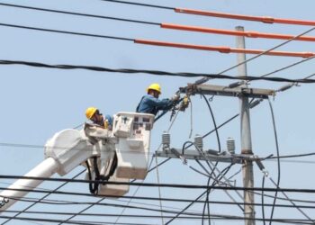 Accidente de trabajador de CFE genera apagón en la Península de Yucatán