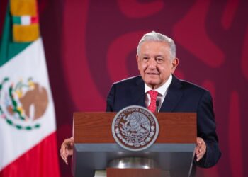 Analiza AMLO apoyos a la Comisión Federal de Electricidad