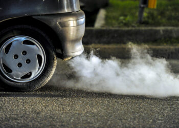 Prohíben eurodiputados venta de autos contaminantes a partir de 2035