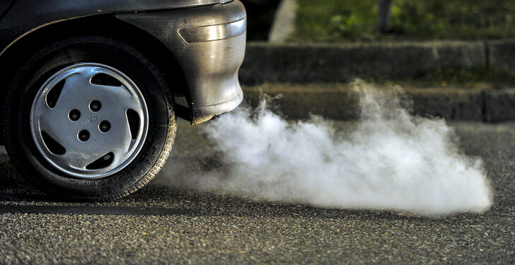 Prohíben eurodiputados venta de autos contaminantes a partir de 2035