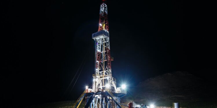 WTI da respiro y baja de los 120 dólares por barril