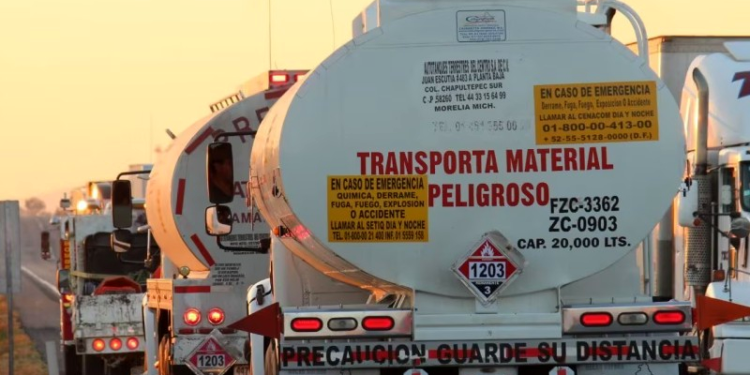 Importaciones de productos petroleros empuja déficit en balanza comercial