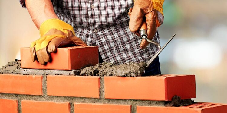 Impartirán Holcim México y UNAM curso de eficiencia energética para albañiles