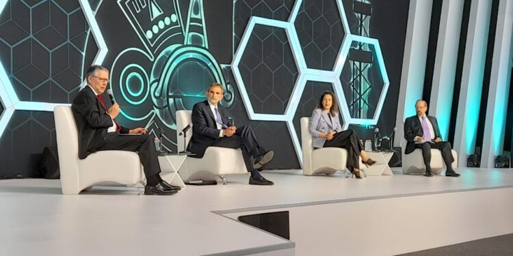 México debe aprovechar los altos precios del gas para exportarlo a Asia: Carlos Pascual