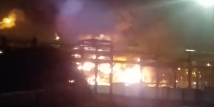 Controla Pemex incendio en refinería de Madero