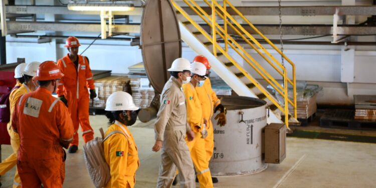 Moody’s baja de nueva cuenta calificación a Pemex