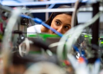 Lanzan programa Mujeres Ingenieras Líderes en su Campo de Acción