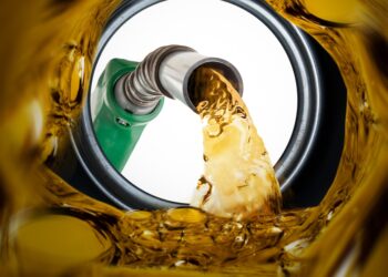 Buscan egresados de la UNAM escalar producción de combustibles a partir de desechos plásticos