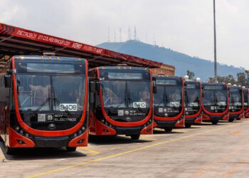 Financiará Santander compra de autobuses eléctricos del Metrobús