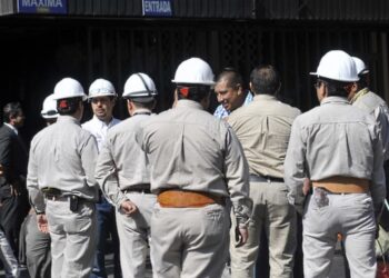 Logran petroleros 4% de aumento en su salario