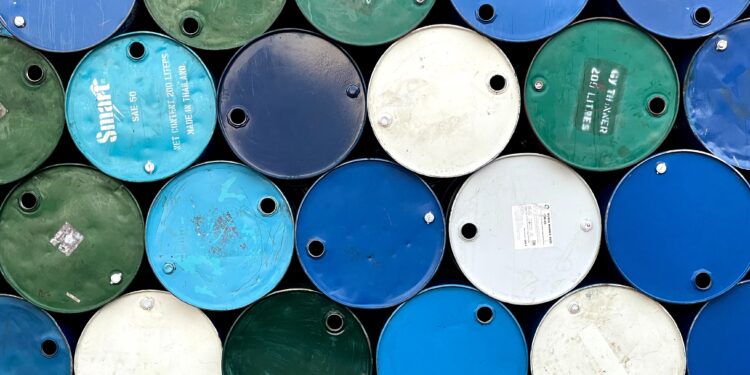 La OPEP+ amenaza con reducir su producción y dispara el precio del petróleo