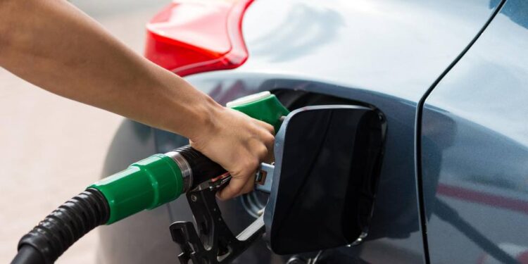 Pagarán automovilistas más por la gasolina a partir de mañana