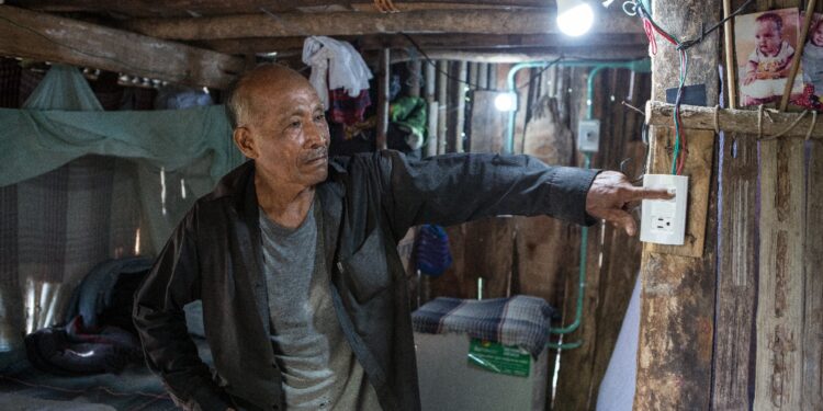 Iberdrola México lleva energía solar a 100 viviendas y una escuela de la Huasteca Potosina