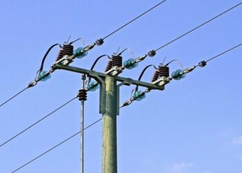 Aprueba la CRE modelos de contrato mercantil para servicio eléctrico básico