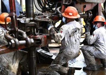 Admite Pemex reducción en la producción de petróleo y gas