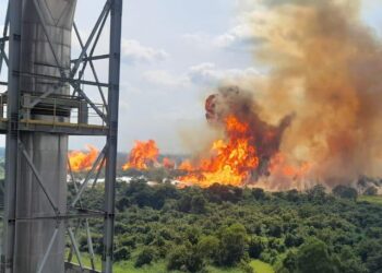 Reportan explosión en ducto de gas de Pemex en Huimanguillo