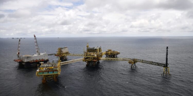 Produjo Pemex 1.52 millones de barriles de petróleo en agosto