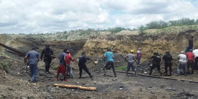 Reconoce CFE que quedó rebasada en rescate de mineros en El Pinabete