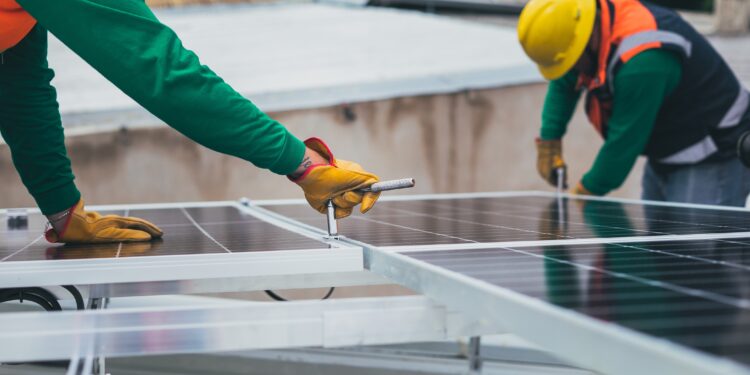 Energía fotovoltaica lidera generación de empleos en renovables