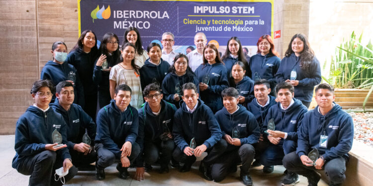 Iberdrola México beca a 19 estudiantes de carreras STEM en Oaxaca