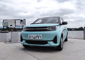 Presenta Solarever su primer auto eléctrico
