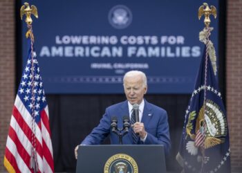 Biden anuncia liberación de reservas de petróleo