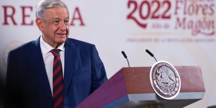 Hablarán AMLO y Kerry sobre renovables, litio y autos eléctricos 