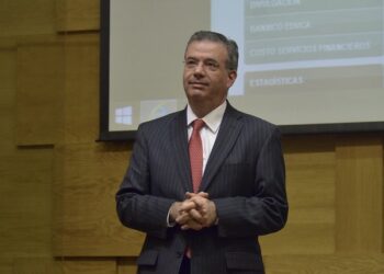 Nombran a exgobernador del Banxico miembro del Consejo Asesor de la Iniciativa de Gobernanza Climática del WEF