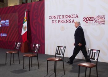 Pide AMLO a Estados Unidos financiar parques solares en México