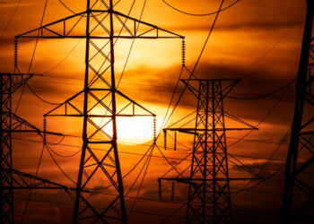 Crece por primera vez en 20 años número de personas sin electricidad