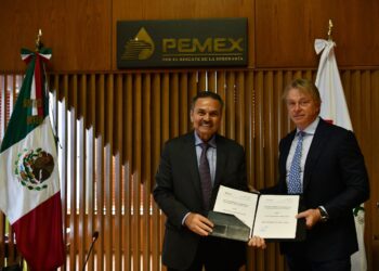Firma Pemex acuerdo con New Fortress Energy para extraer gas en Lakach