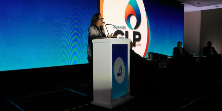 Cofece se extralimita al multar a gaseros: Sener