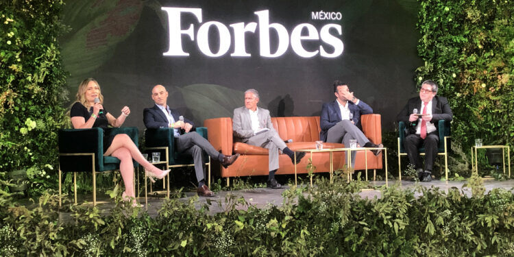 La descarbonización requiere una estrategia integral, coinciden expertos