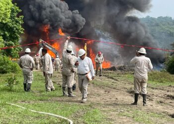 Explosión en ducto de Pemex deja 11 quemados en Veracruz