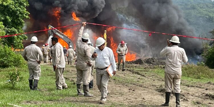 Explosión en ducto de Pemex deja 11 quemados en Veracruz