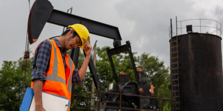 Cierra petróleo a la baja por tercera semana consecutiva