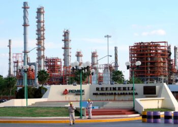 Reporta Pemex fuga de ácido en refinería de Cadereyta