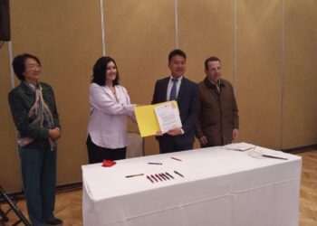 Firman alianza con academia para innovación tecnológica energética