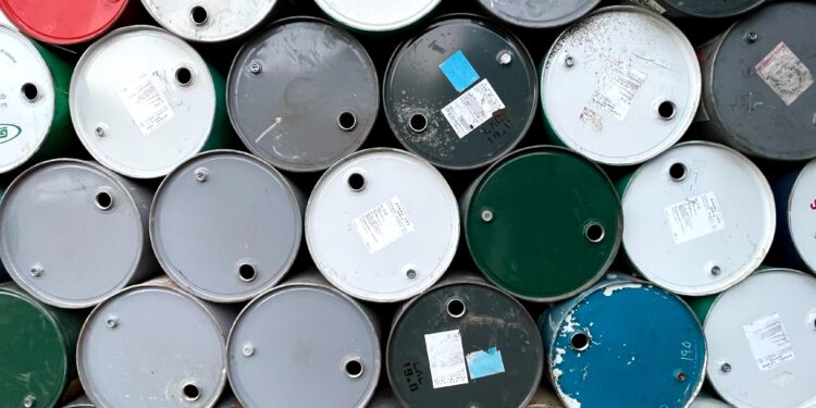 Precio de la Mezcla Mexicana de Petróleo cae por debajo de 65 dólares