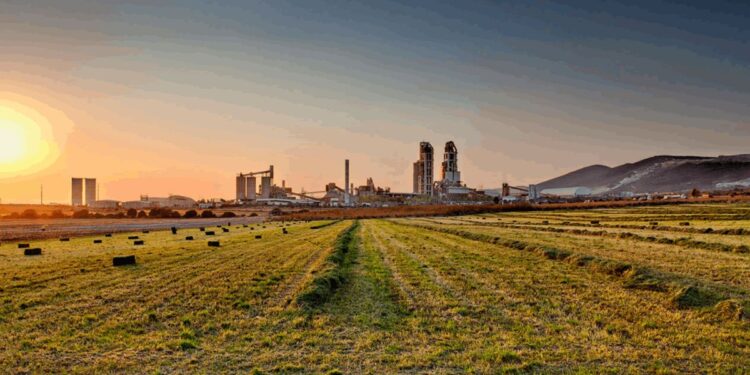 Cemex usará tecnología de hidrógeno en sus plantas para reducir emisiones de CO2