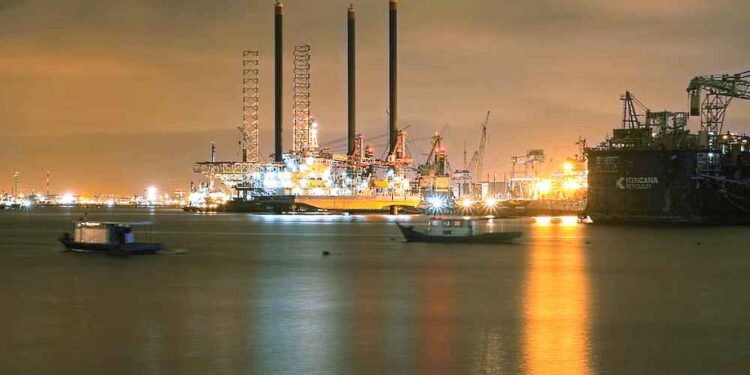 suministro mundial petroleo demanda