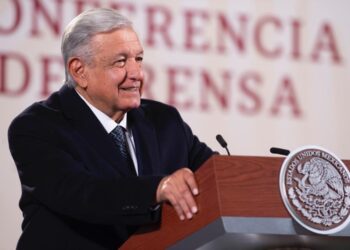 AMLO defiende decisión de invertir en refinerías