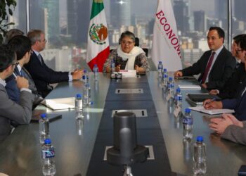 Raquel Buenrostro se reúne con empresas canadienses