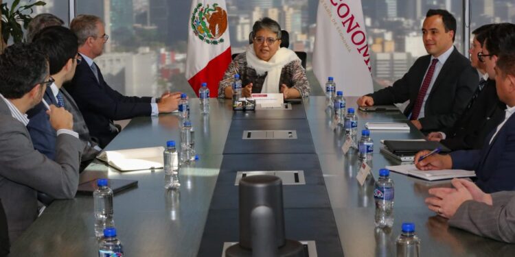 Raquel Buenrostro se reúne con empresas canadienses 