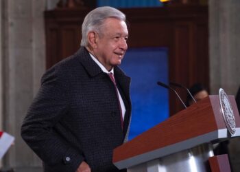 Presume AMLO avance en planta de Puerto Peñasco