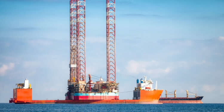 Pemex lanza licitación internacional para mantenimiento de instalaciones marinas