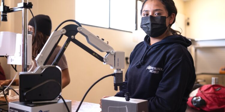 Alumna de Mecatrónica de Impulso STEM