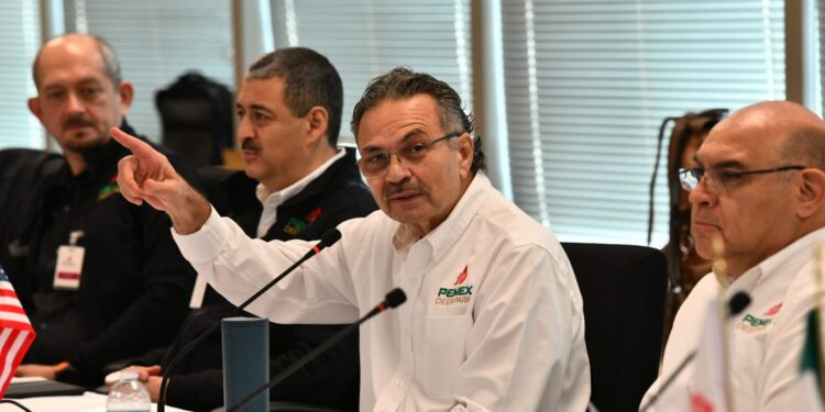 Aportaciones patrimoniales a Pemex cuestan casi 12 veces más que el INE